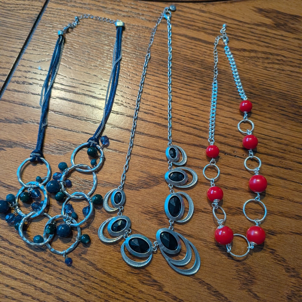 Elegant Silver and Black Necklace Set